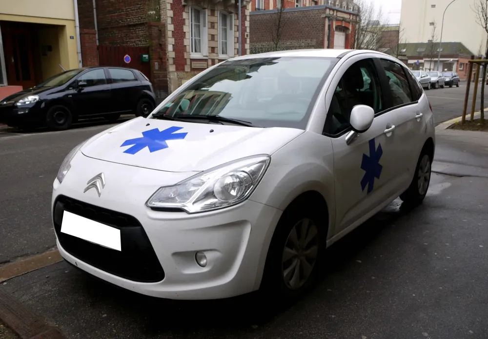 ambulance_taxi_vsl_vehicule_sanitaire_leger_tpmr_transport_personne_mobilite_reduite_dompierre_sur_bresbre_allier (9)